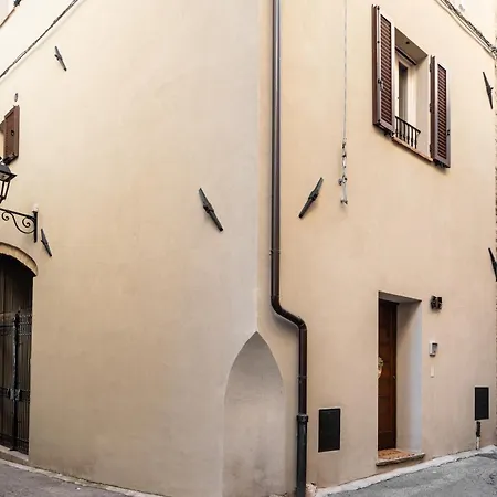 L'angolo Della Torre * Беванья